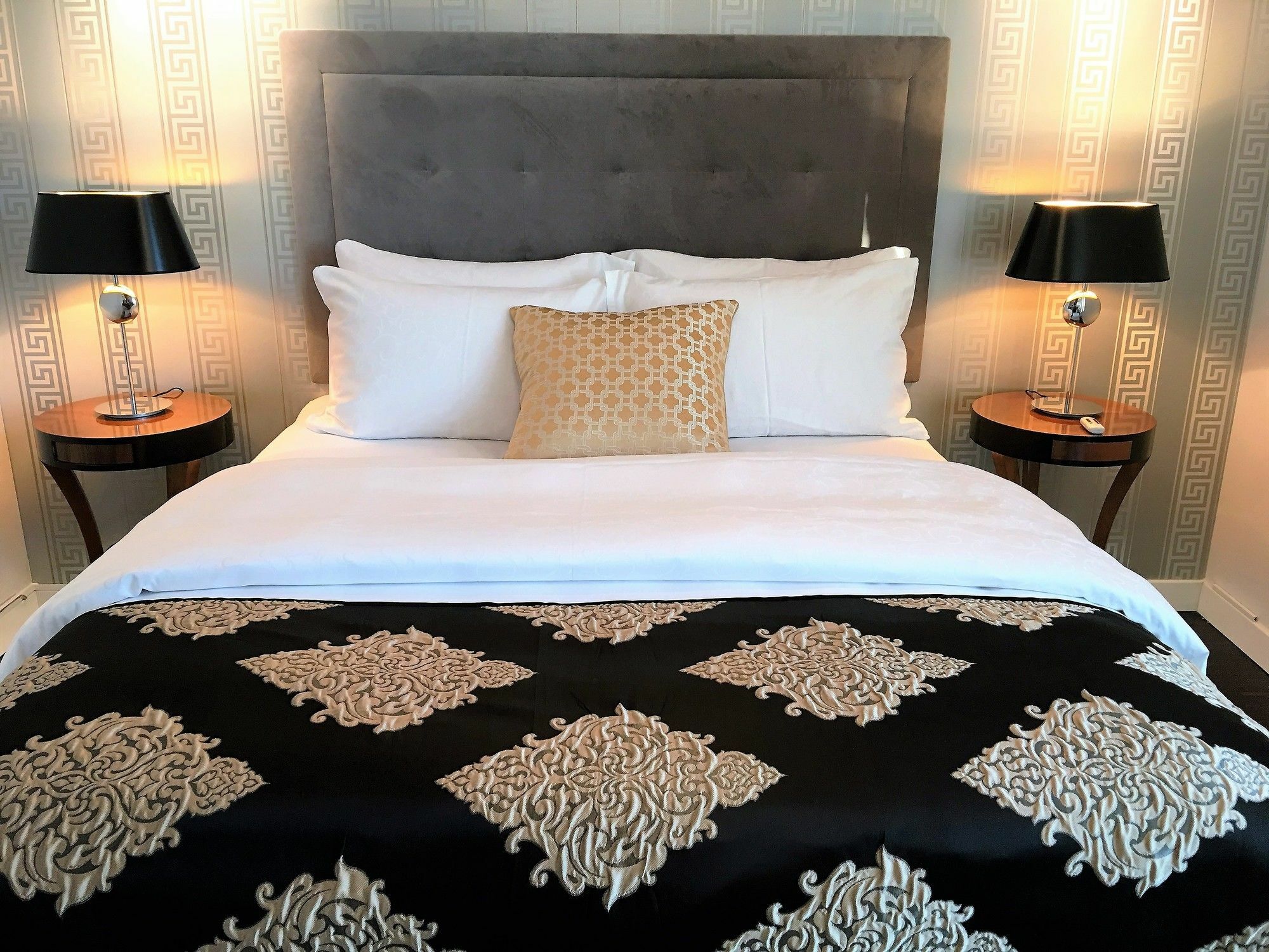 Mondrian Luxury Suites & Apartments Krakow Old Town ภายนอก รูปภาพ
